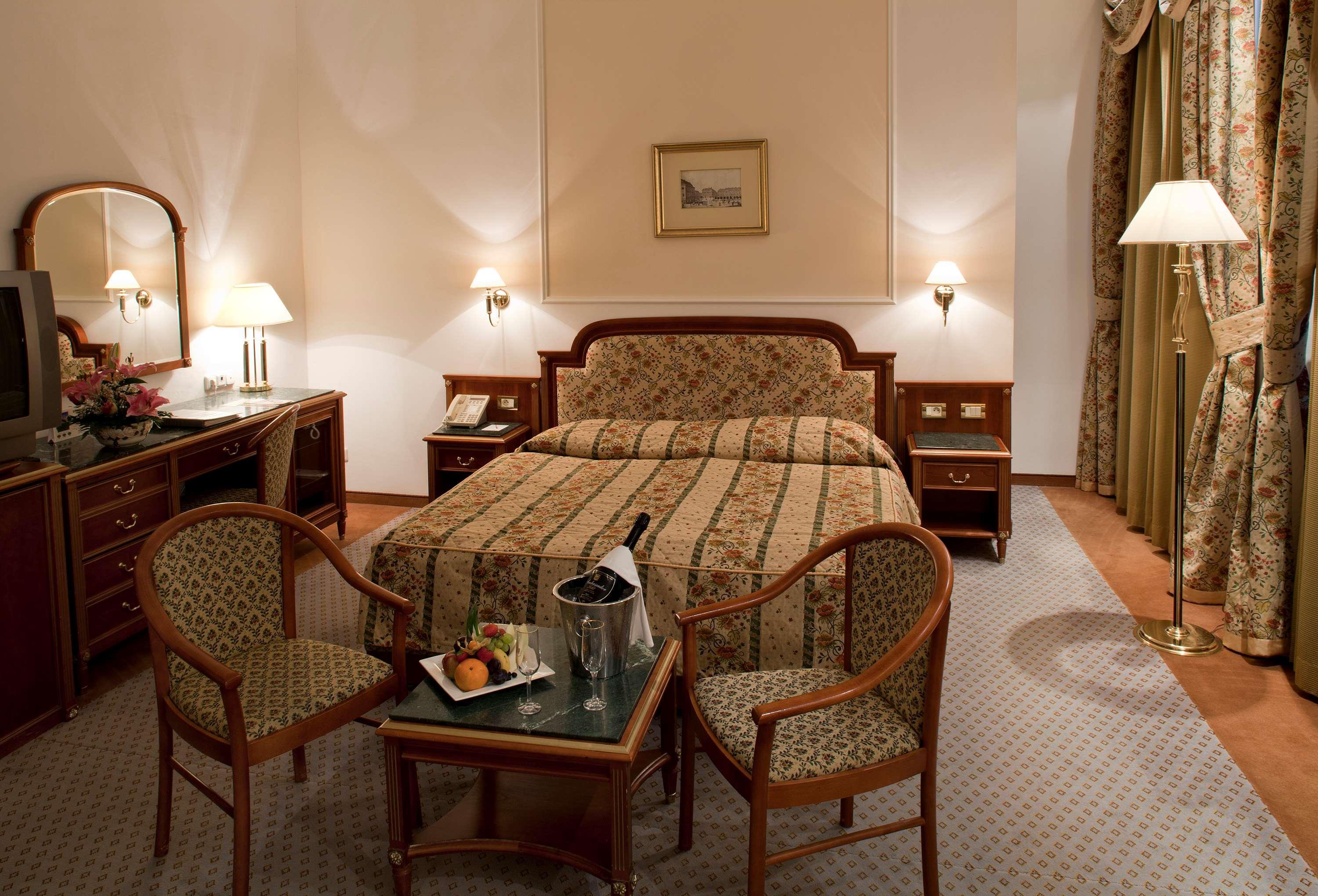 Отель Ambassador Zlata Husa 5*