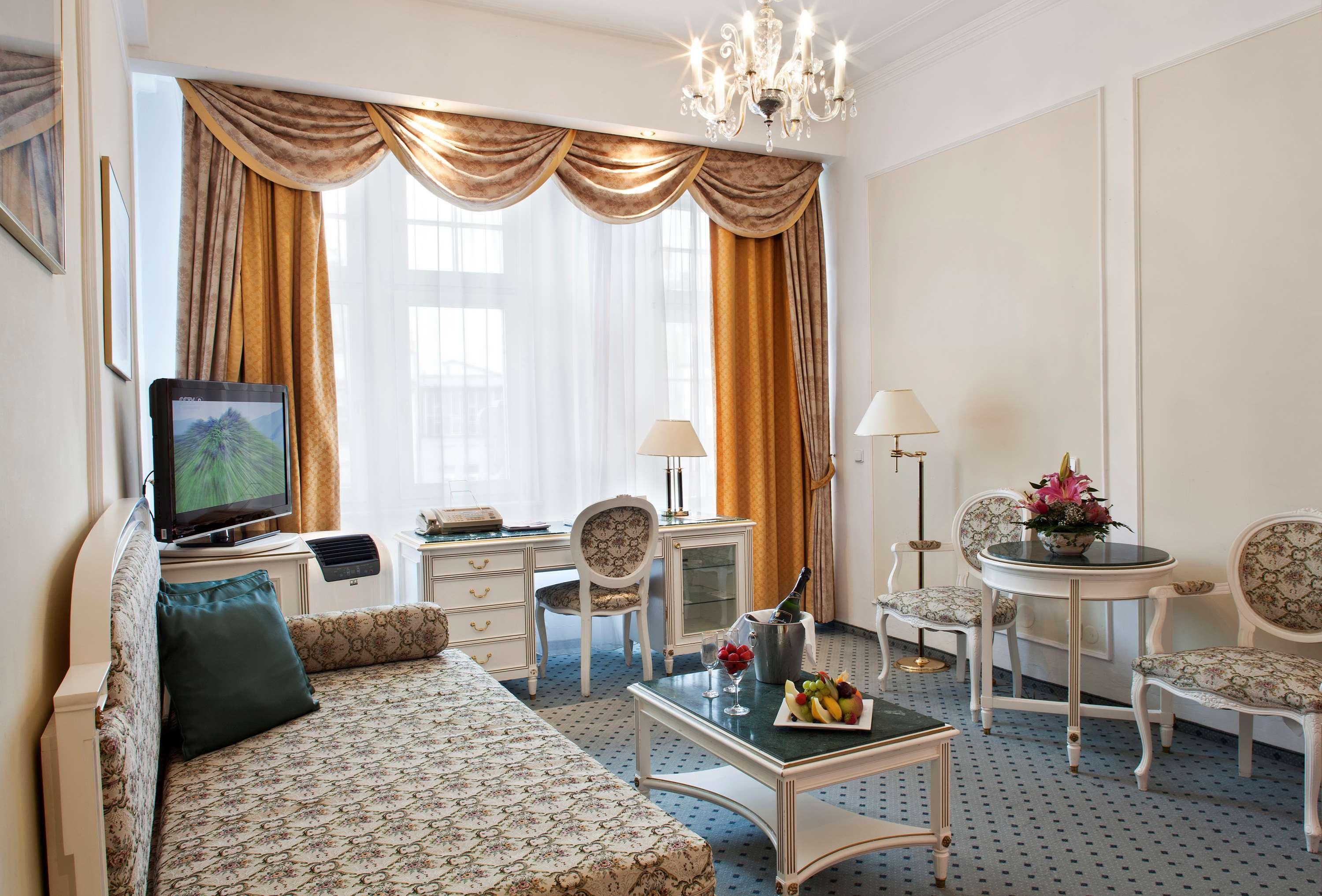 Ambassador Zlata Husa Готель 5*