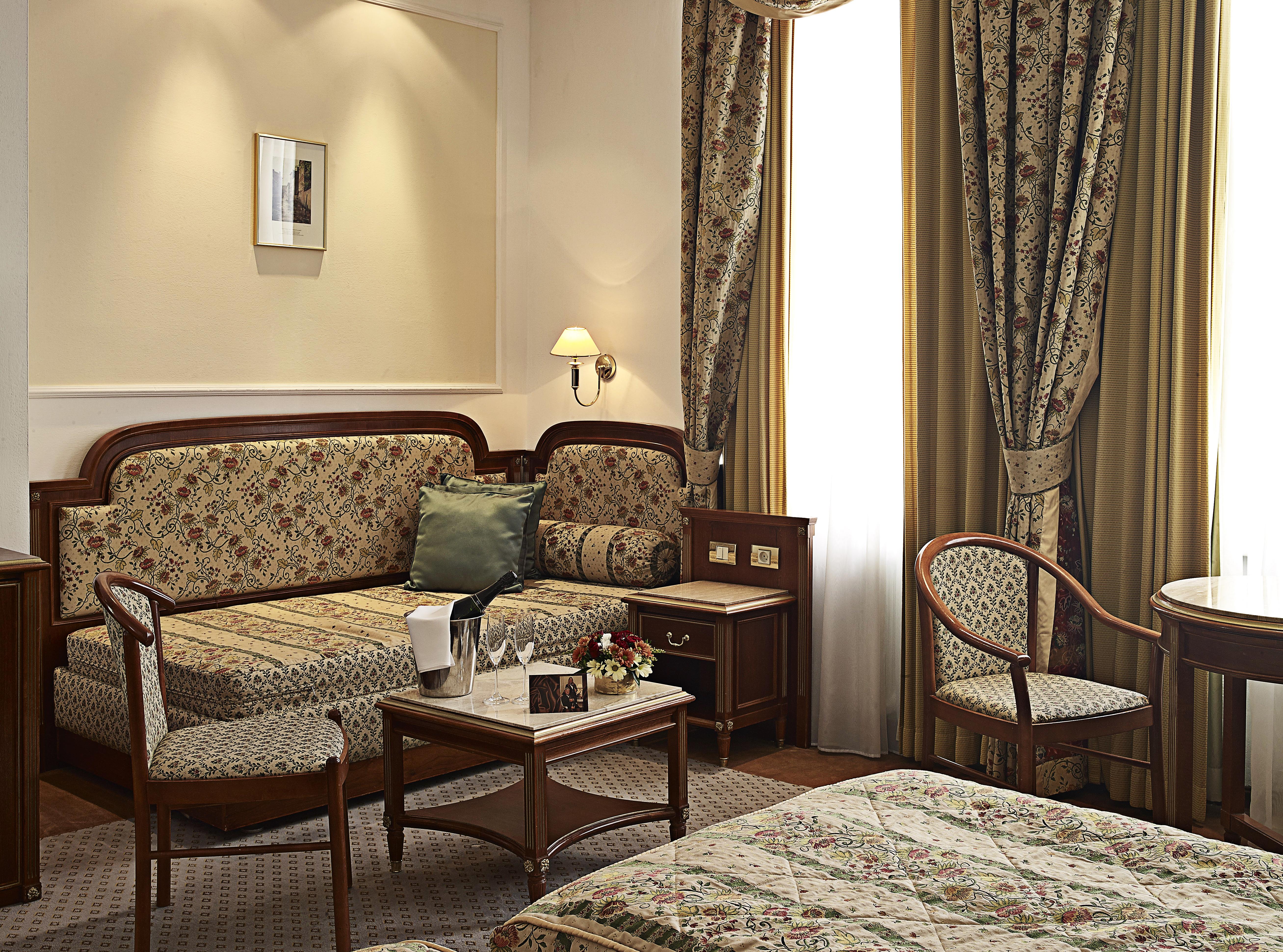 Отель Ambassador Zlata Husa 5*