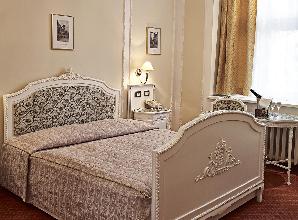 Готель Ambassador Zlata Husa 5*