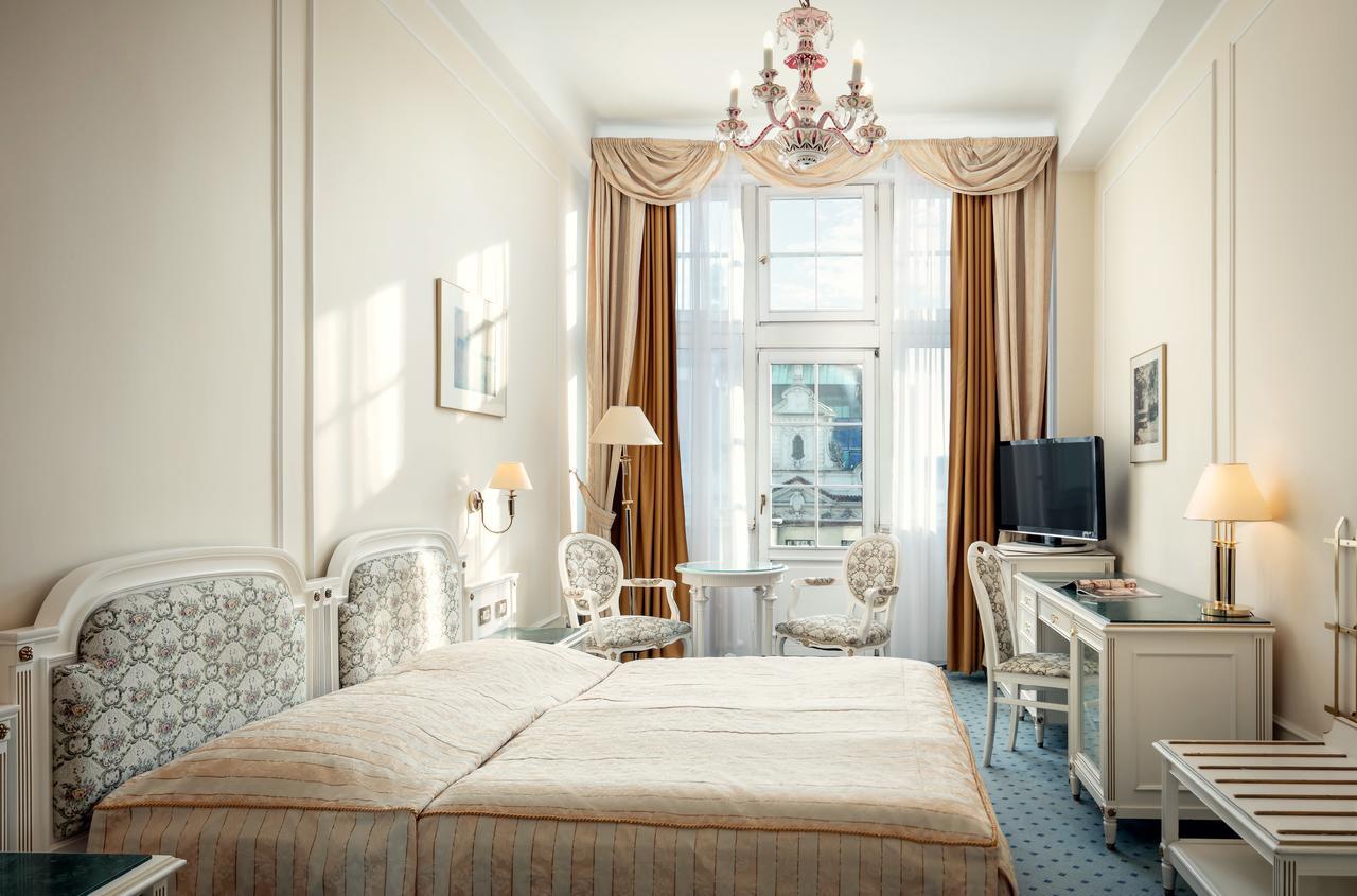 Готель Ambassador Zlata Husa 5*
