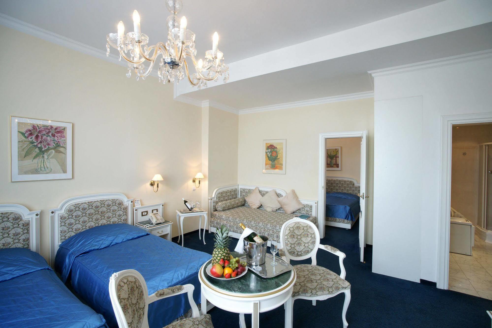 Ambassador Zlata Husa 5* Прага