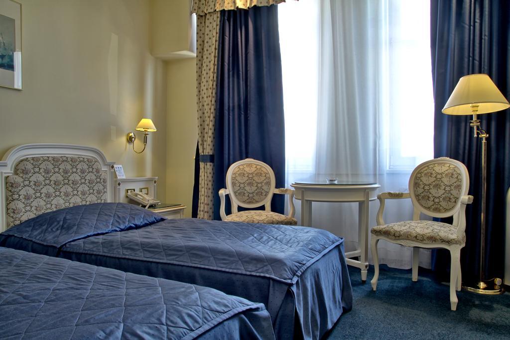 Ambassador Zlata Husa 5* Прага
